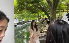 一女被两根凶猛挺进动态图